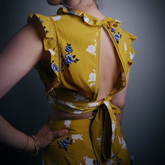 Matching Yellow Set Pants and Blouse - Picture 4 of 12